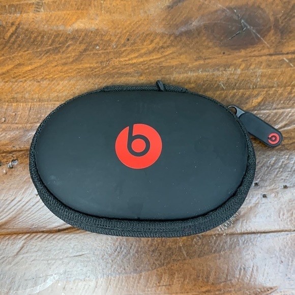 Beats by Dre Other - Beats by Dre Clam Shell Zipped Travel Case Black & Red